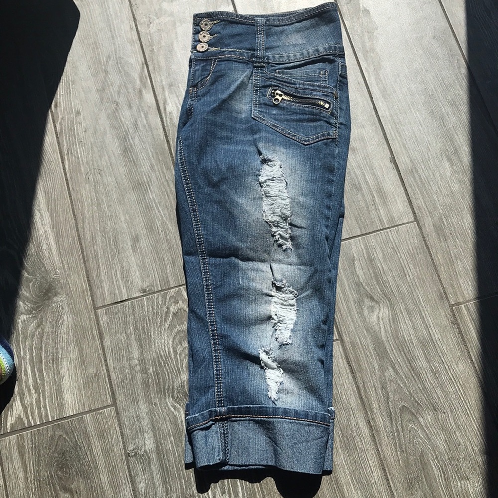 Distressed Jean capris